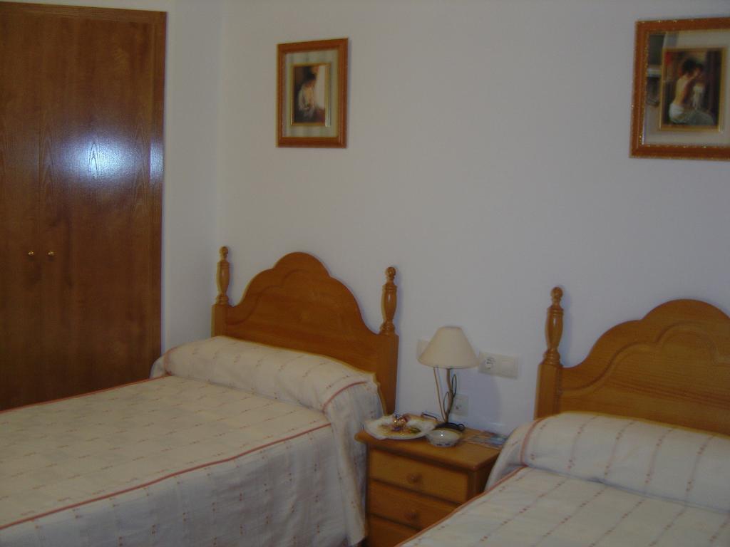 Hostal D'Ernes Alcala del Jucar Room photo