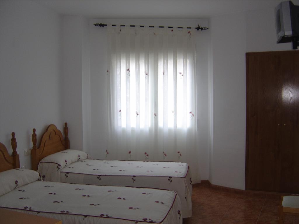 Hostal D'Ernes Alcala del Jucar Exterior photo