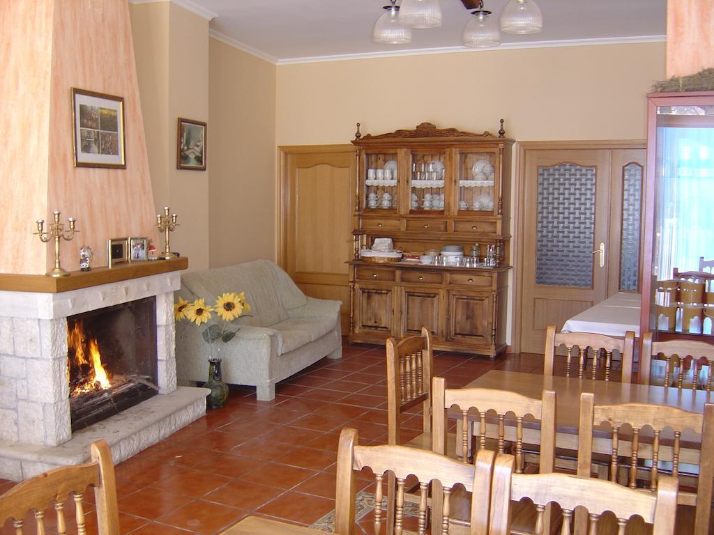 Hostal D'Ernes Alcala del Jucar Exterior photo