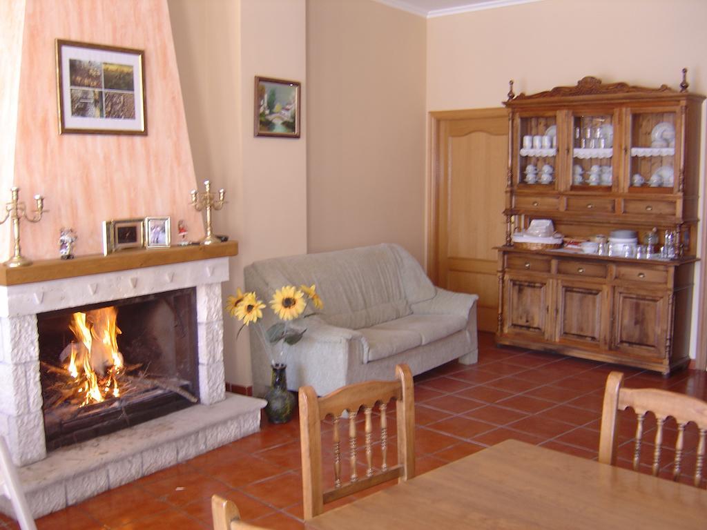 Hostal D'Ernes Alcala del Jucar Exterior photo